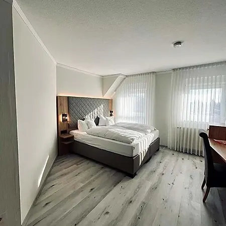 ホテル Hotel-restaurant Zum Schwanen